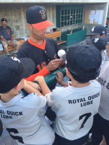 Lemoore Little League squad pays a visit to the Fresno Grizzlies A Grizzly signs some autographs.
